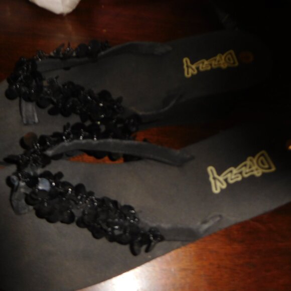 Flip Flops - Picture 3 of 4